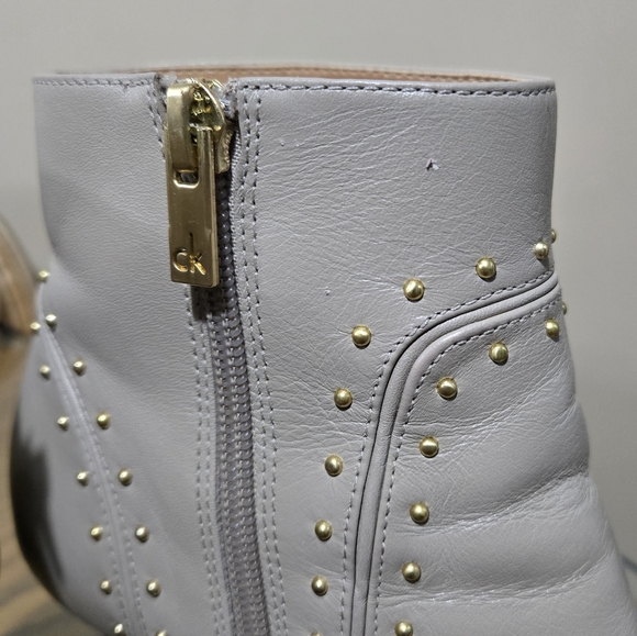 Calvin Klein Grazia Ankle Boots Light Grey Studded Ankle Booties Size 7.5 - Picture 5 of 10